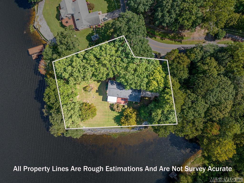 Image 2: Approximately 340 ft Waterfront