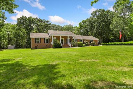 330 Elaines Rd
