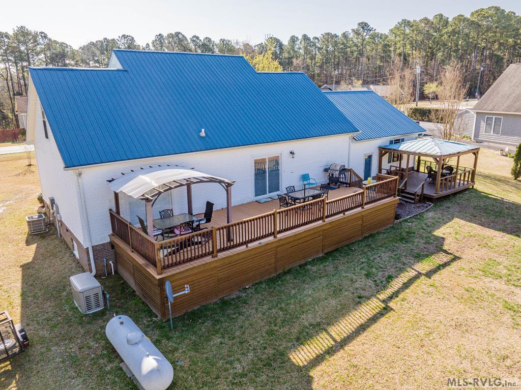 Image 4: Rear of the home