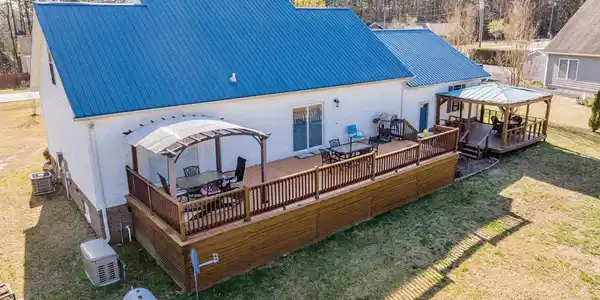 Image 4: Rear of the home