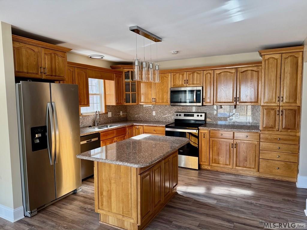 Image 4: Kitchen