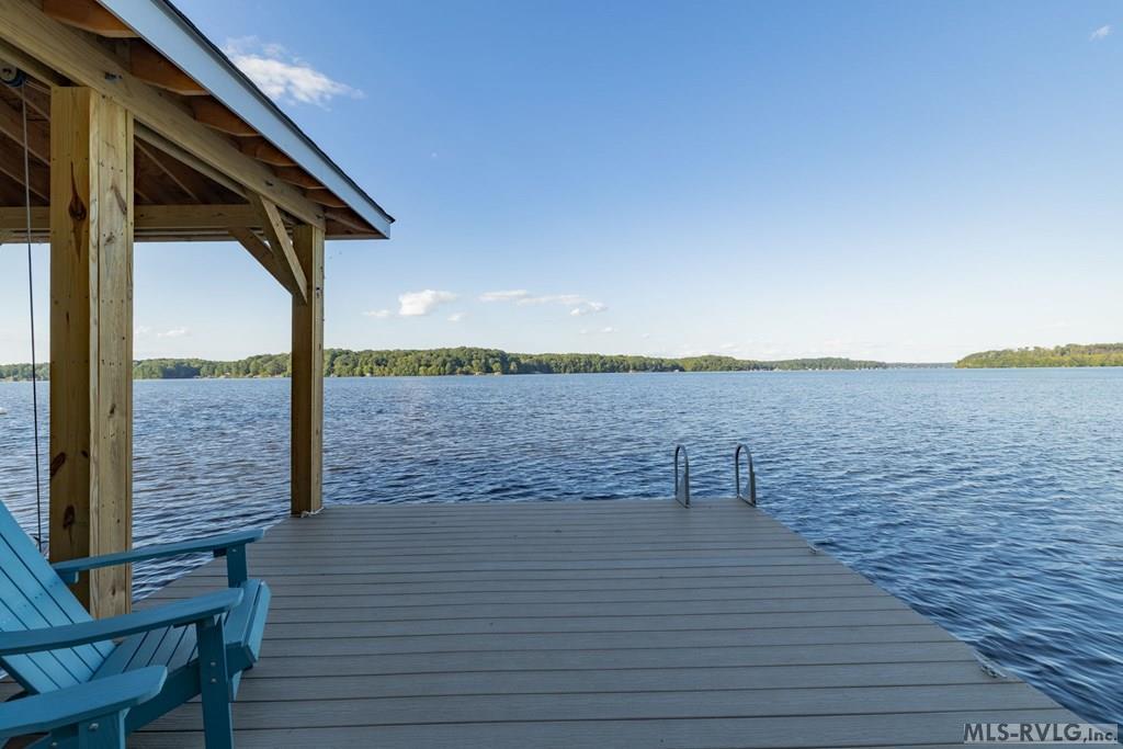 Image 3: Main Lake Views for miles