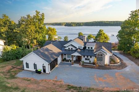 161 Paradise Drive