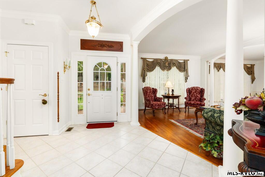 Image 4: Entry