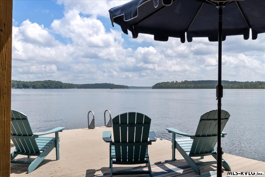 Image 2: Sweeping views of Lake Gaston