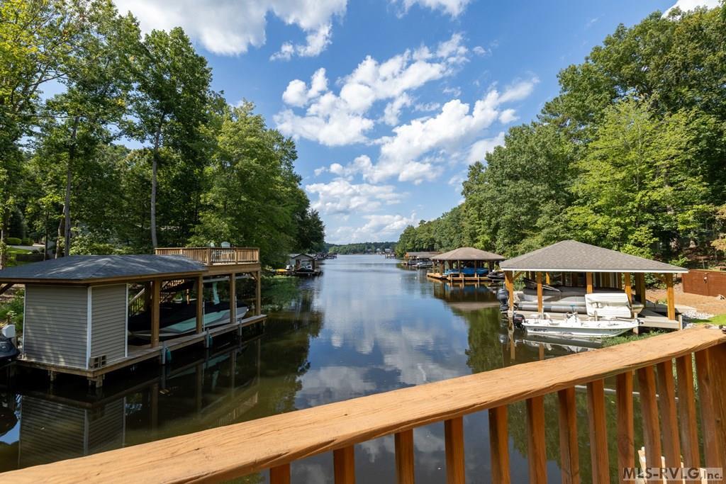 Image 3: Easy access to main lake