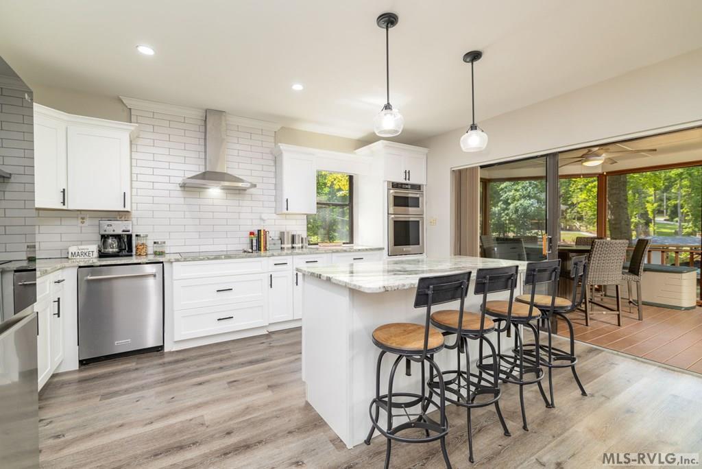 Image 4: Newly updated kitchen