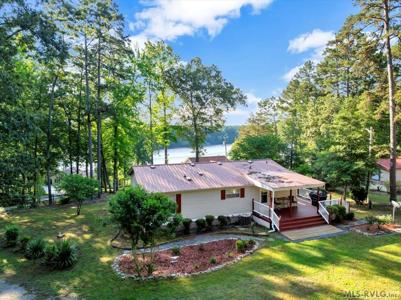 942 Hawthorne Dr