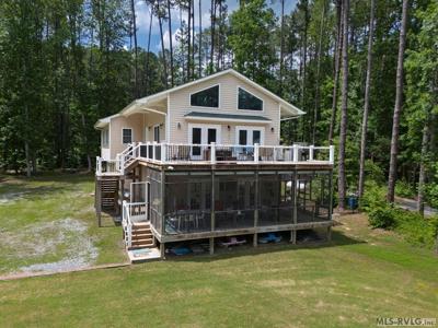 68 Country Club Dr