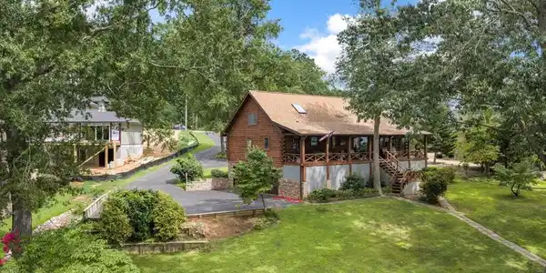 126 Cherry Ct