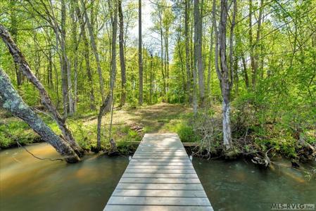 594 Ferry Landing Drive