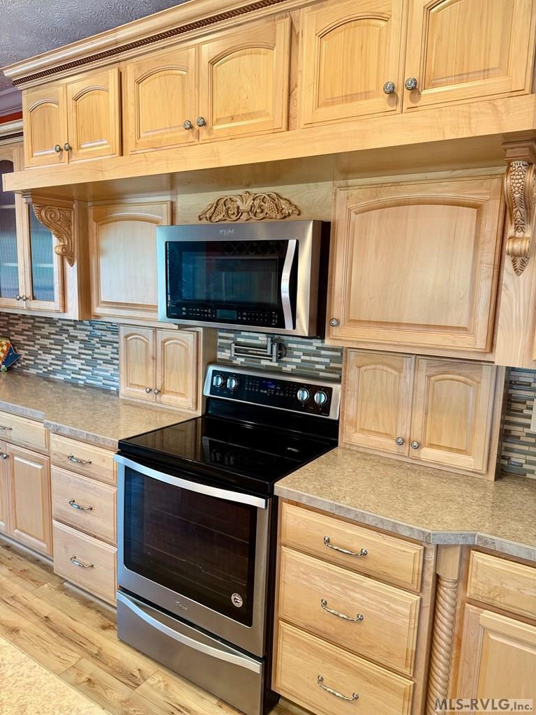 Image 4: Kitchen Detail