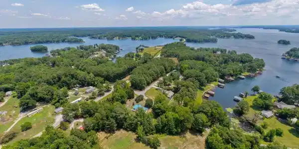 124 Pineview Drive