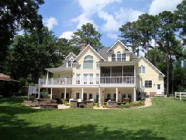206 Holiday Dr