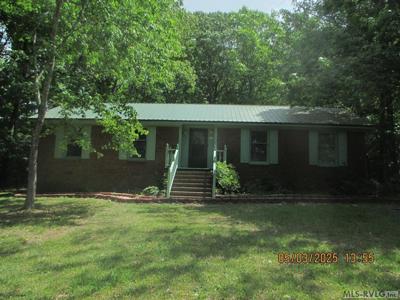 215 Lakeview Dr.