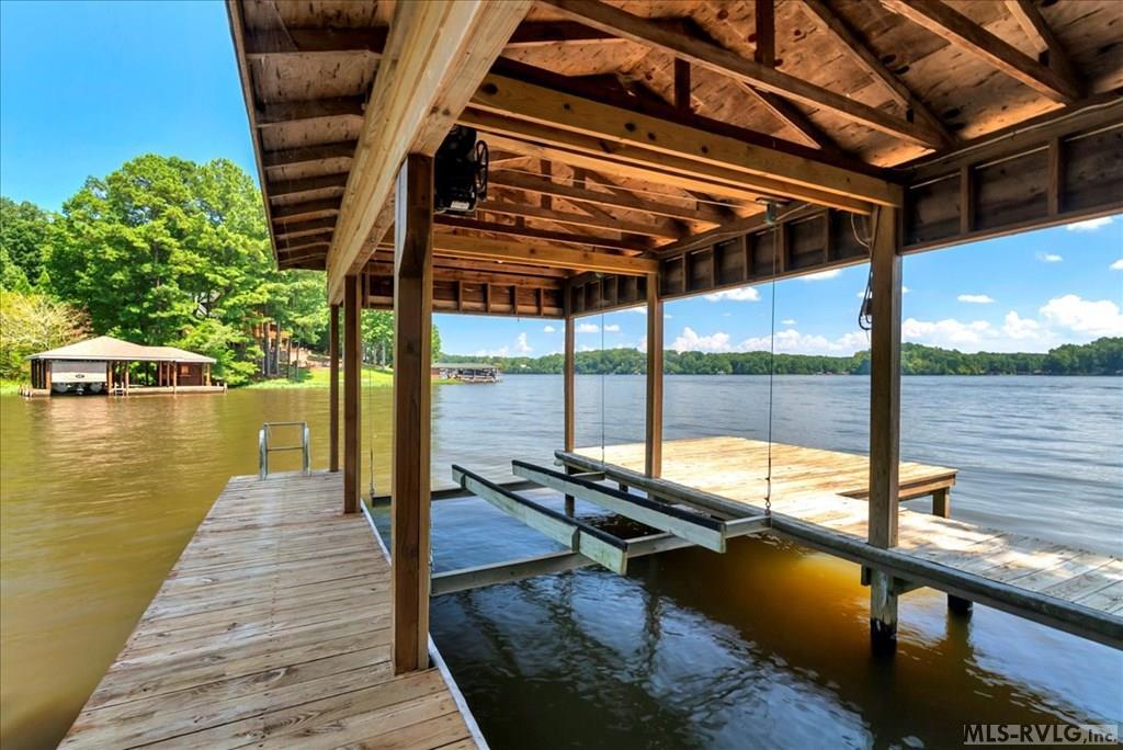 Image 3: Additional boathouse views