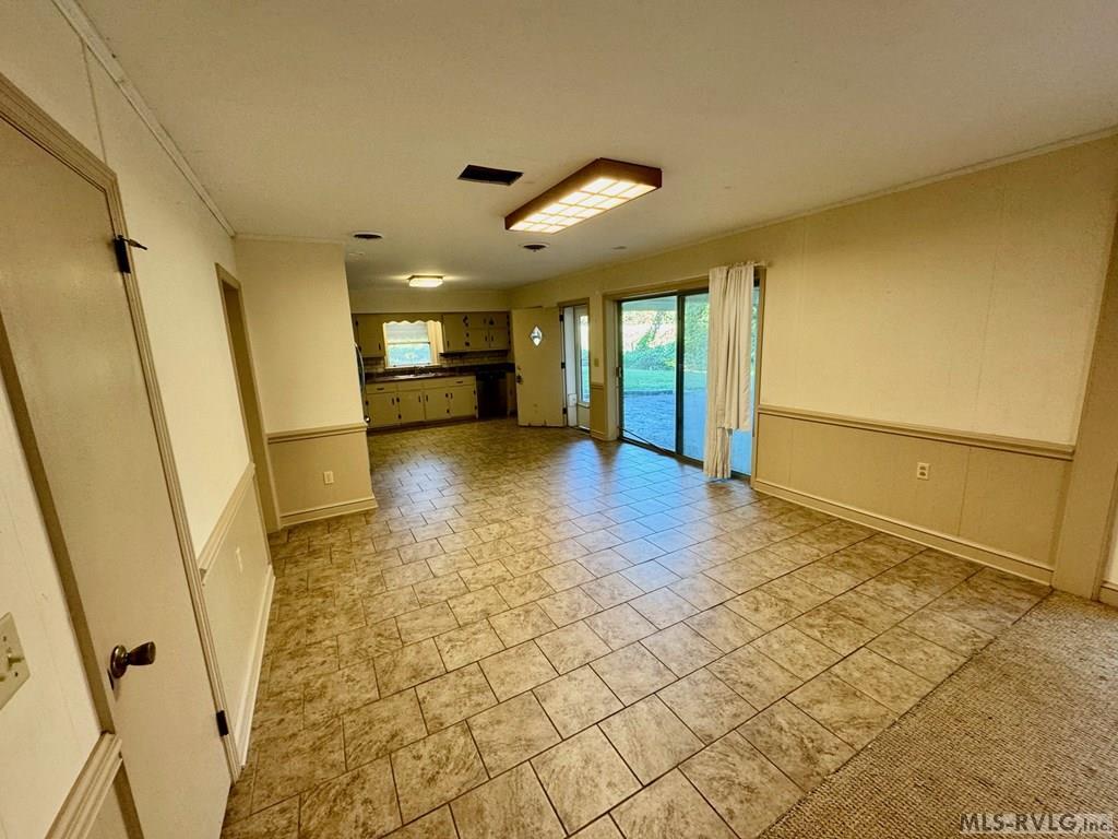 Image 4: Dining Area
