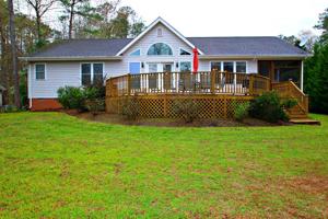 696 Country Club Dr