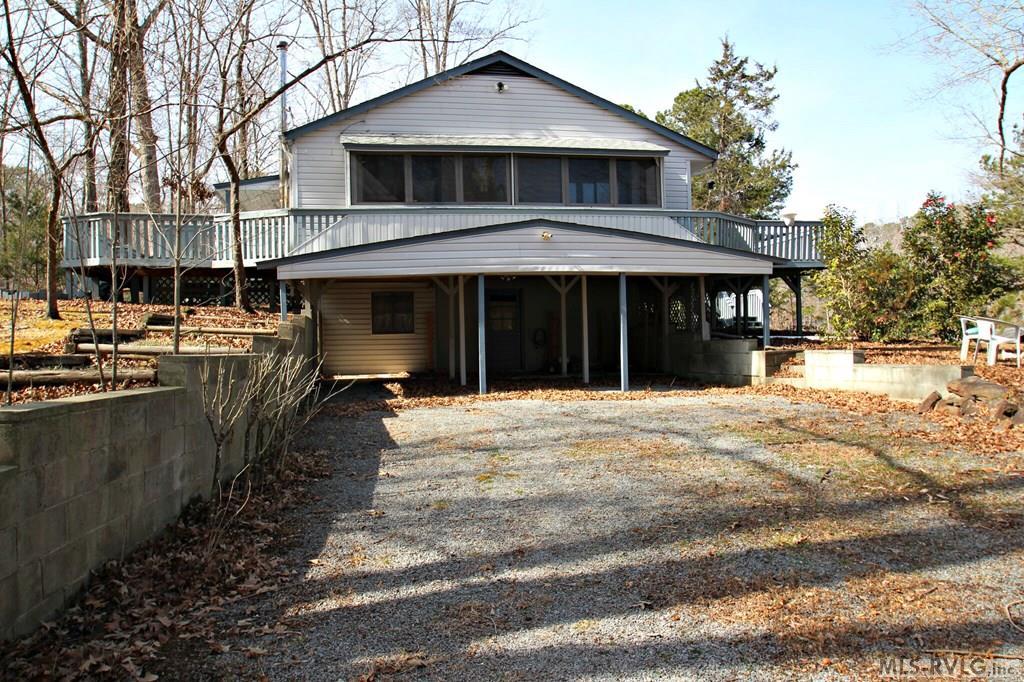 Image 4: Right side of Home with Carport