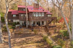 10 Nutcracker Ln