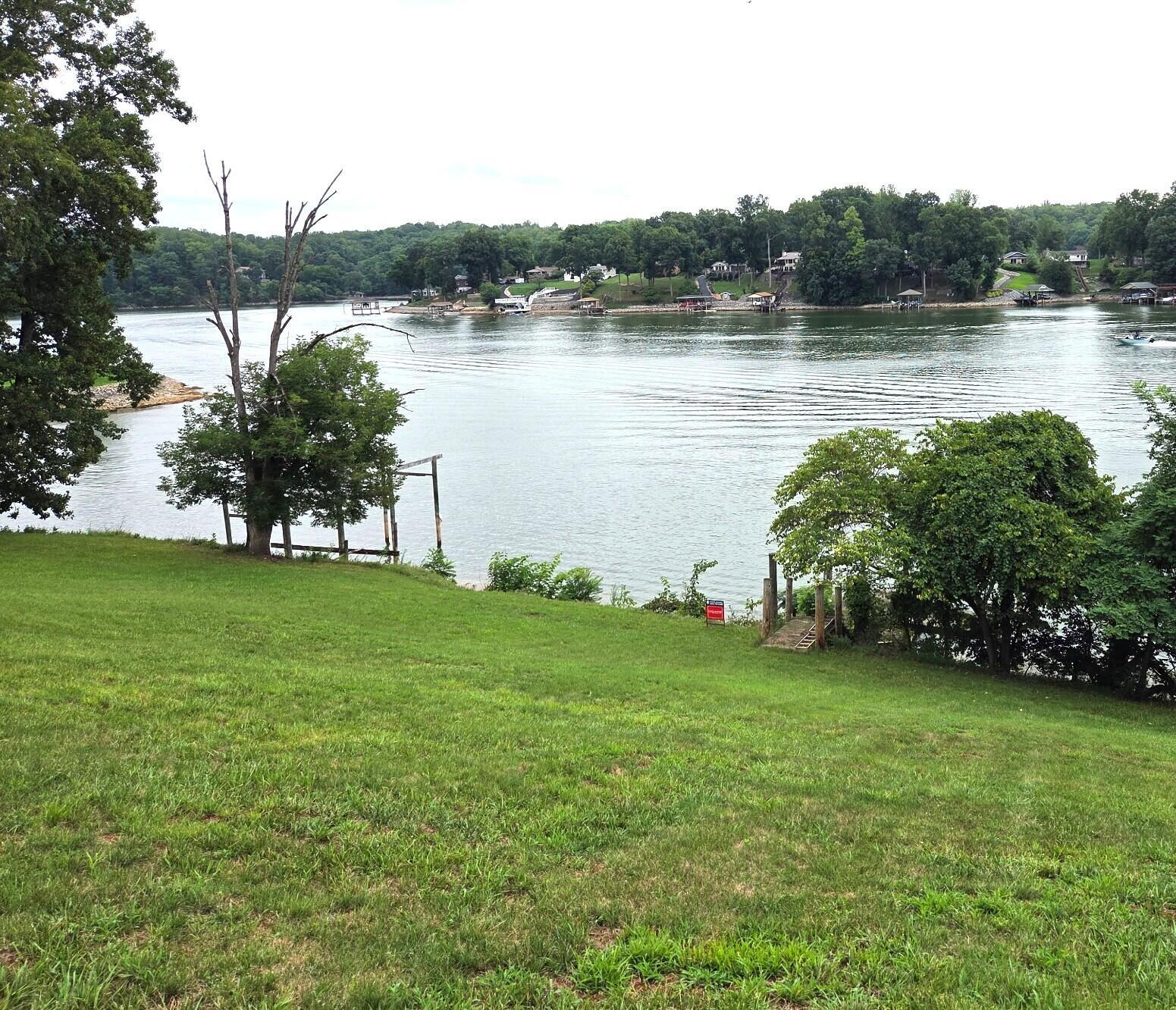 Image 2: Lakeview 2