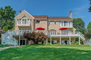 1090 Parkside DR