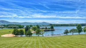 150 Sailors Cove DR