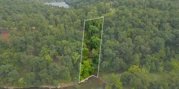 Image 3: About 141 Feet of Shoreline