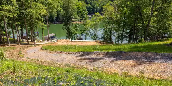 Image 3: 705ForestLawn-51