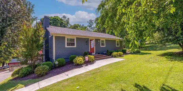 70 Crescent LN