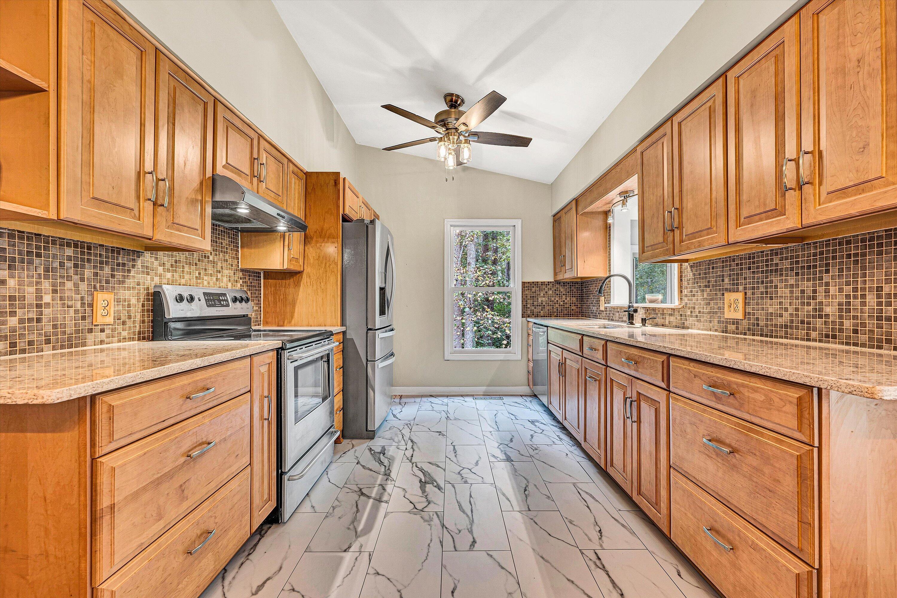 Image 3: 105 Prince Court, Goodview VA