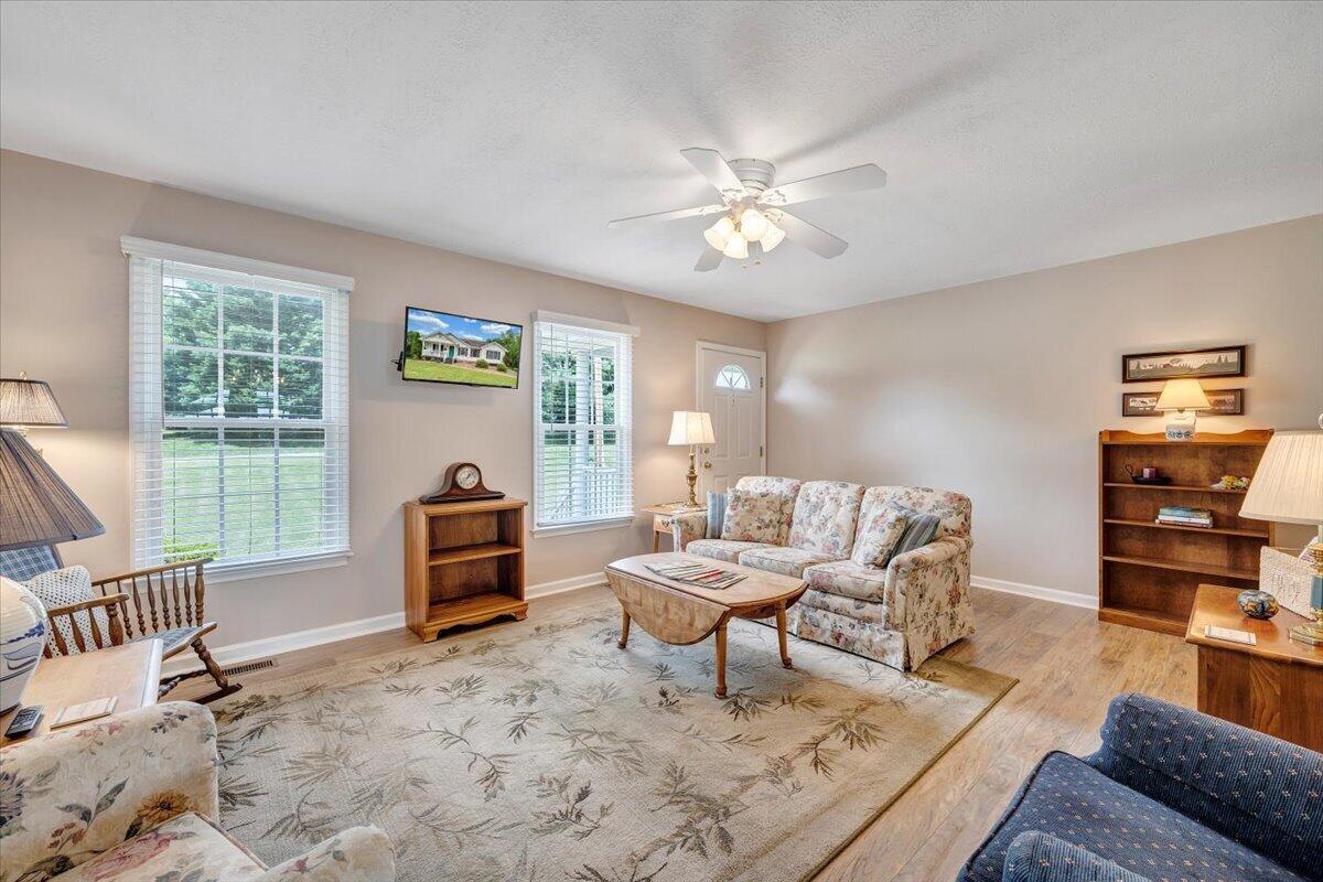 Image 2: Living Room