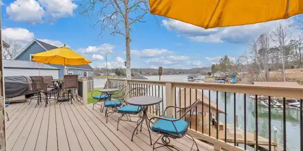 56 Brookside LN