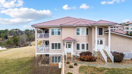 1052 La Casa CT