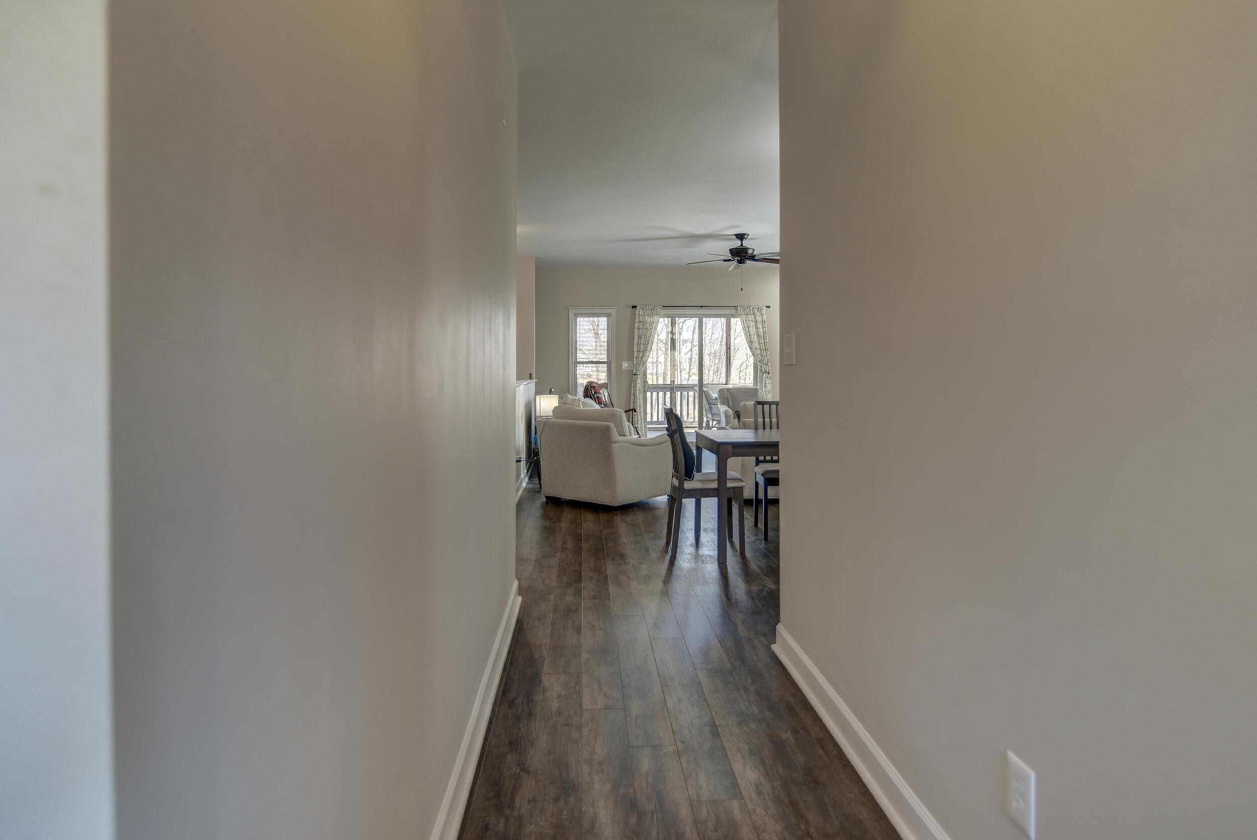 Image 4: 1052 8th fairway-04