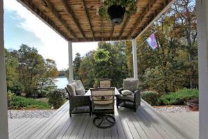 180 Travers LN