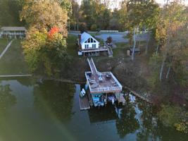 172 Brooks Point LN