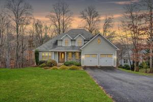 245 Waverly LN