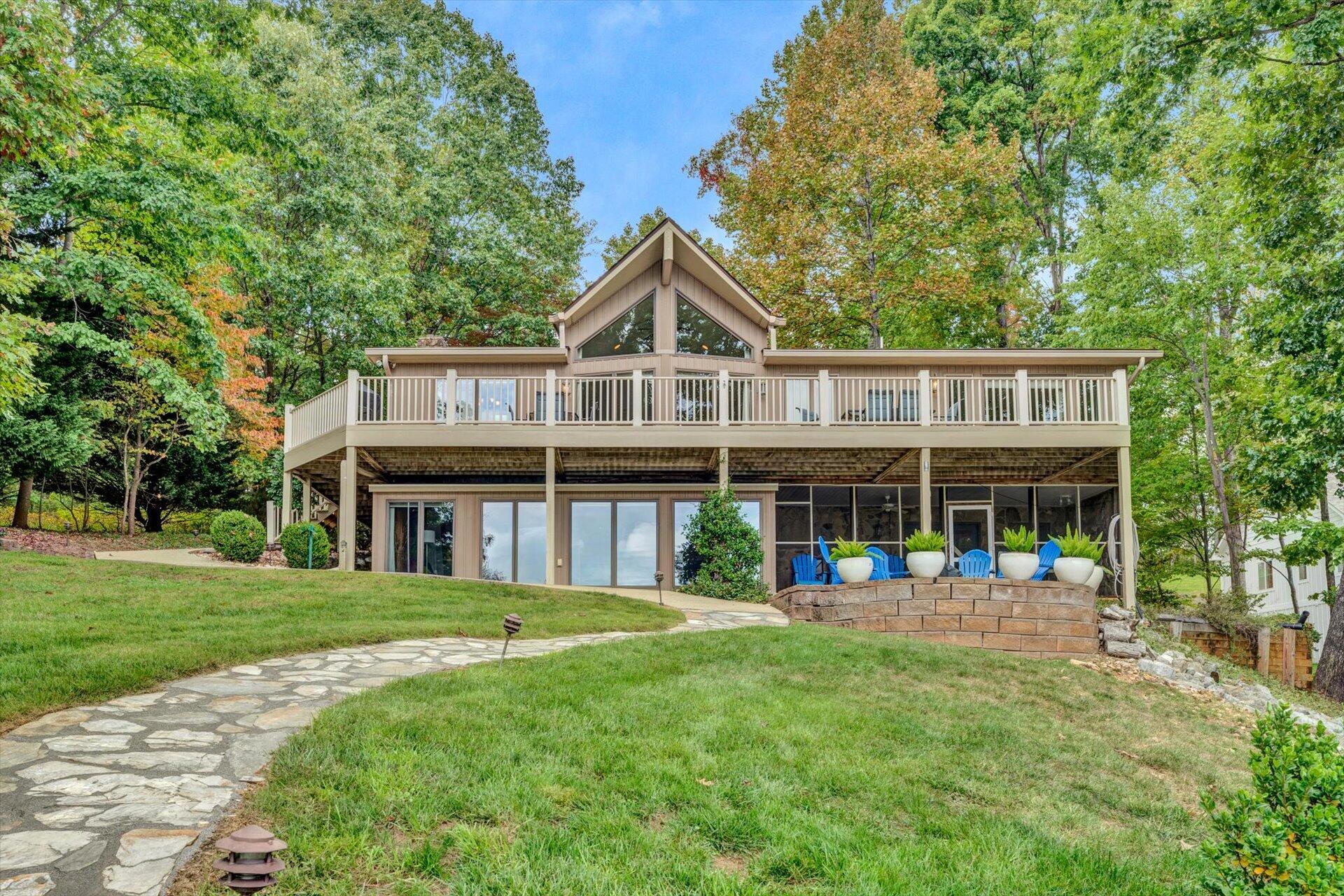 16098 Smith Mountain Lake PKWY, Huddleston, VA lhrmls01843263