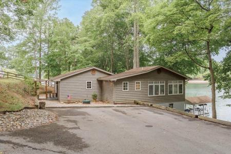 1127 Acorn DR