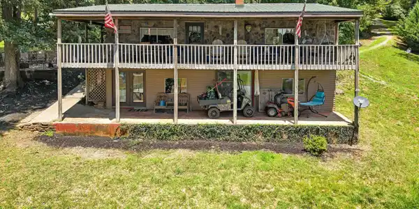 12 Crescent LN