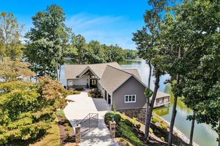 152 Windward Pointe DR