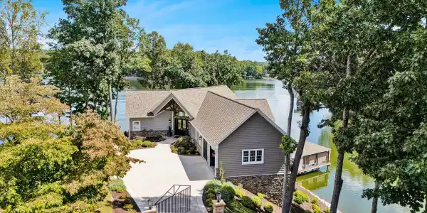 152 Windward Pointe DR