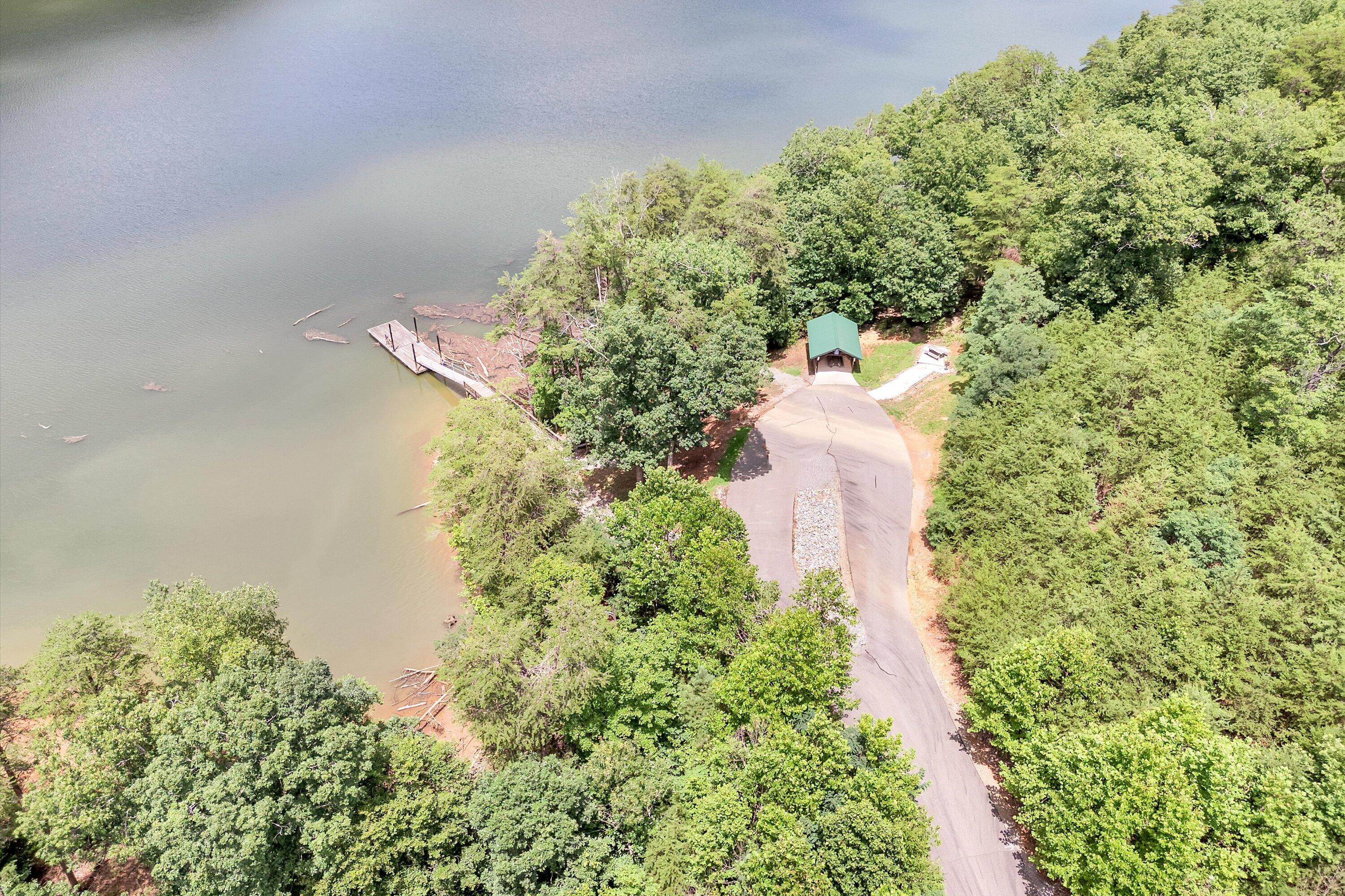 Image 2: Community boat launch, pier, picnic area