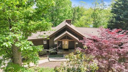 1042 Runaway Bay RD