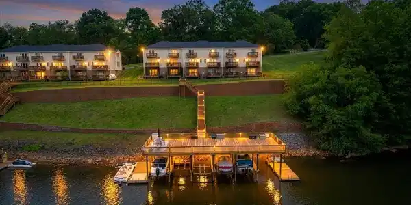 345 Cambridge CT