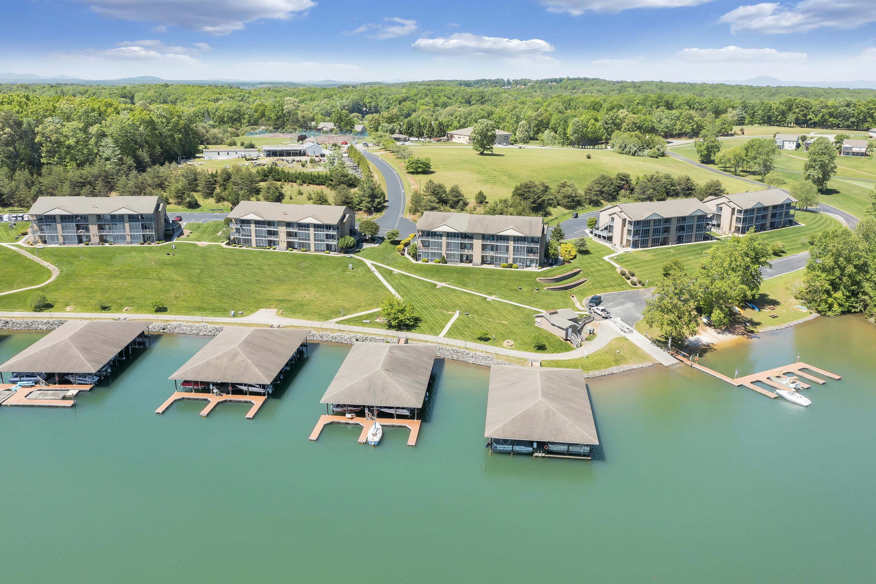 1103 Mariners WAY, Huddleston, VA lhrmls01997184