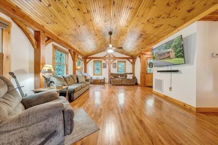 200 Camelot DR
