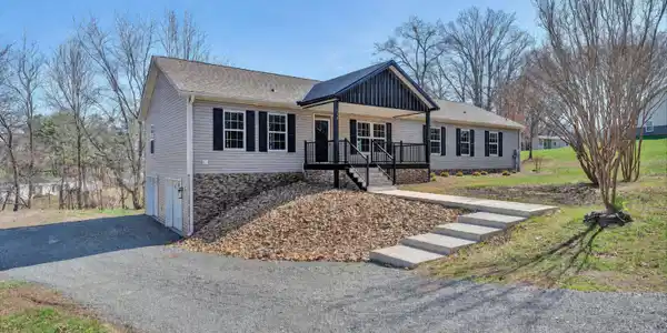 200 Surber DR