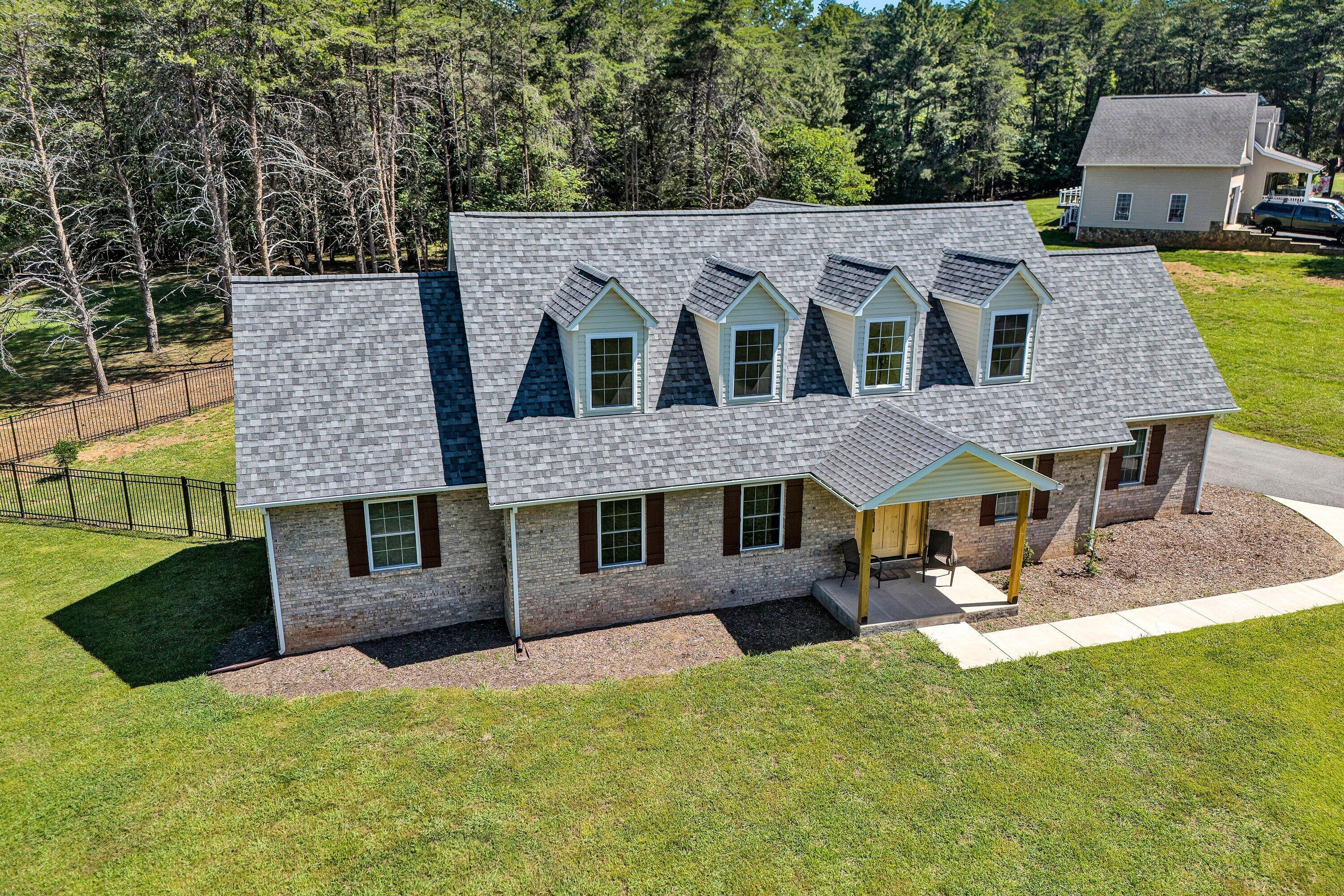 Image 3: Exterior